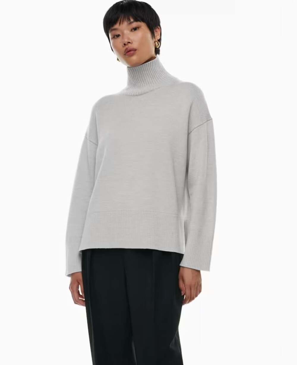 Aritzia NWOT Weekday Turtleneck Sweater in Heather Chrome Size Medium